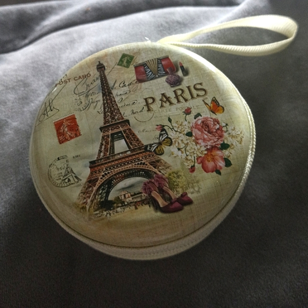 Little coin purse.